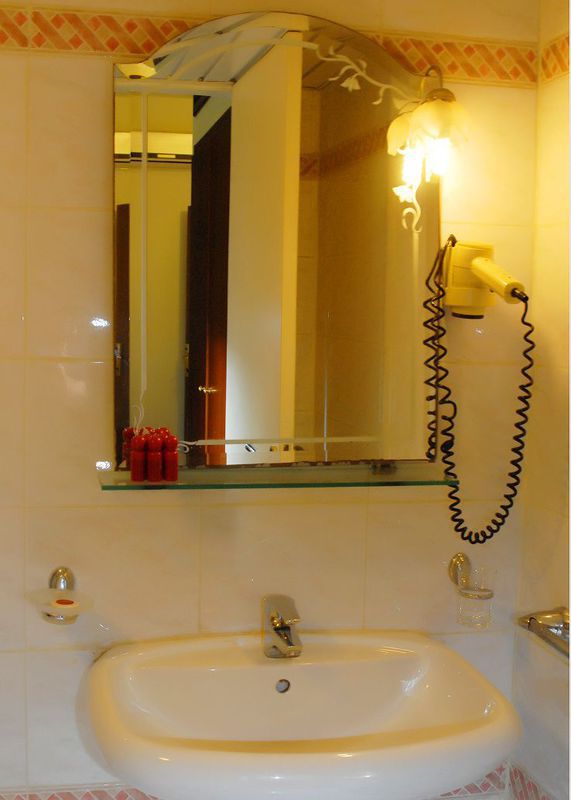 Legend Hotel Бейрут Экстерьер фото