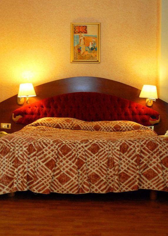 Legend Hotel Бейрут Экстерьер фото