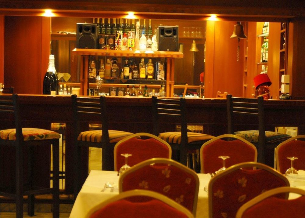 Legend Hotel Бейрут Экстерьер фото